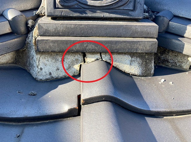 鬼本下ひび割れ